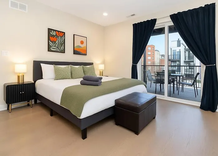The Spot Eclectic • Modern • Sleeps 6 * Chicago