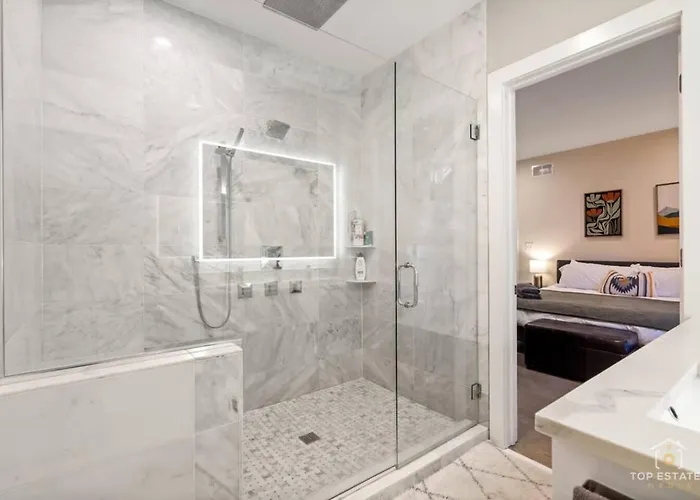 Apartment The Spot Eclectic • Modern • Sleeps 6 *