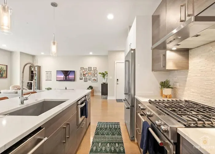 Apartment The Spot Eclectic • Modern • Sleeps 6 Chicago