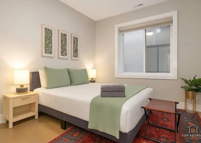 Apartment The Spot Eclectic • Modern • Sleeps 6 Chicago