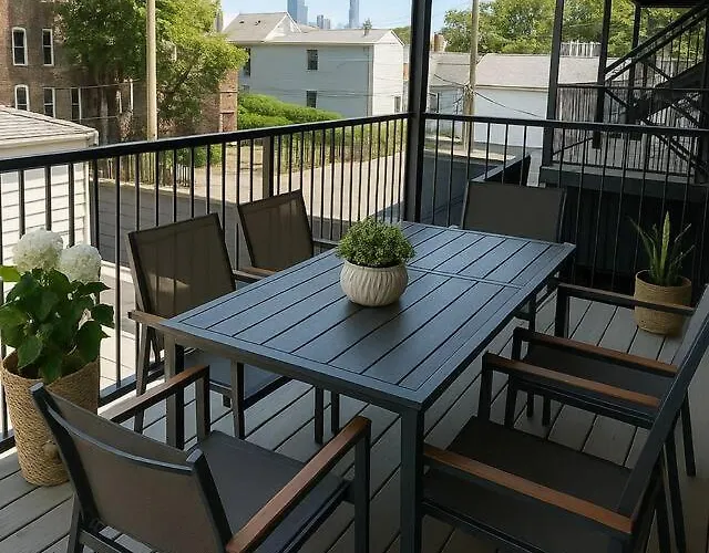The Spot Eclectic • Modern • Sleeps 6 * Chicago